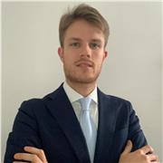 Laureato in giurisprudenza impartisce lezioni di storia per alunni di scuole medie e superiori